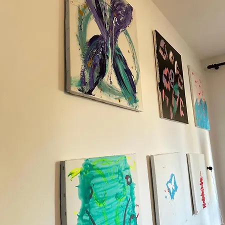 بيت ضيافة Art Gallery تيرانا